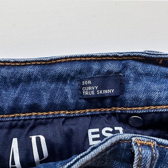 GAP jean cutoff shorts (Size 30) - Picture 7 of 8